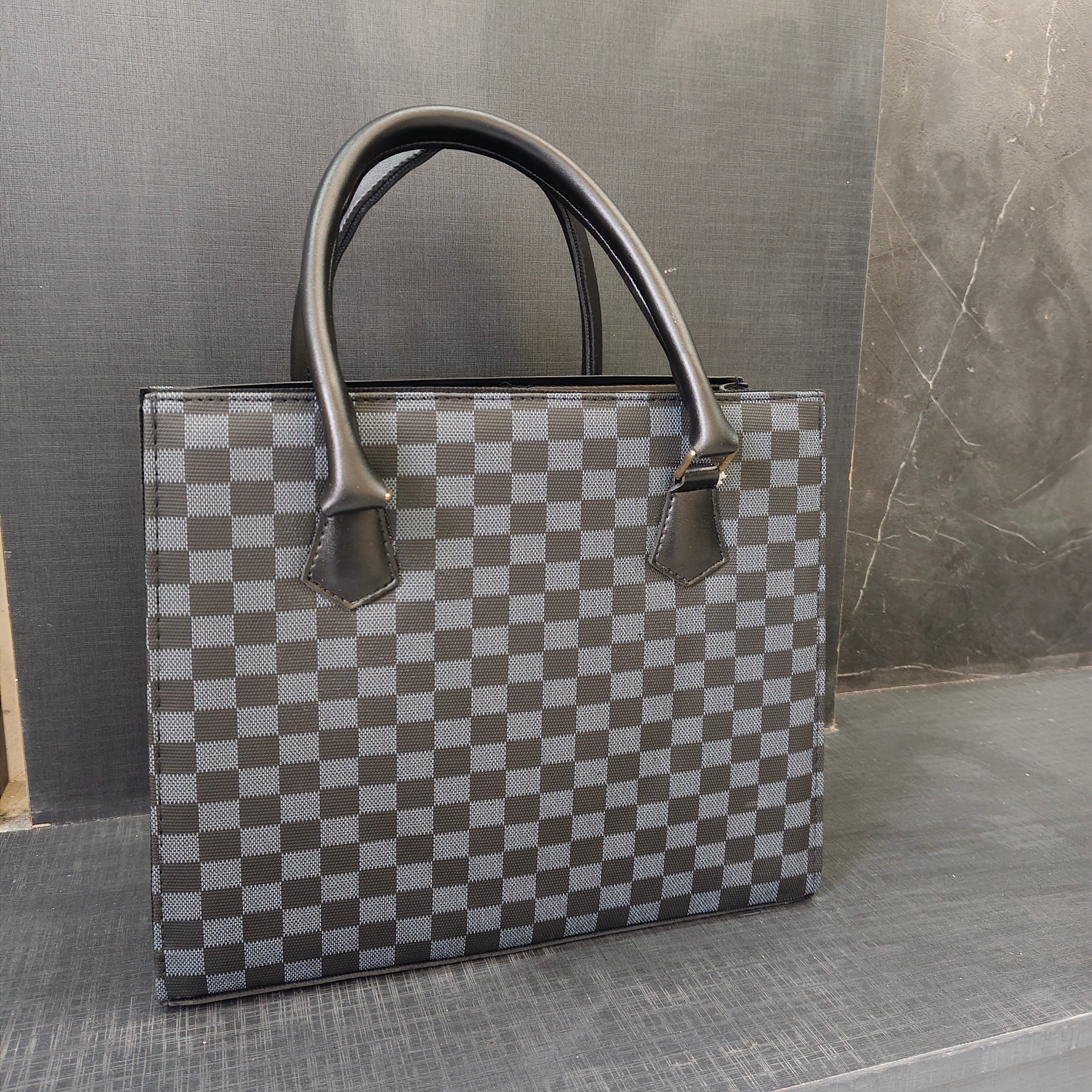 Checkered Charm Luxe - Black